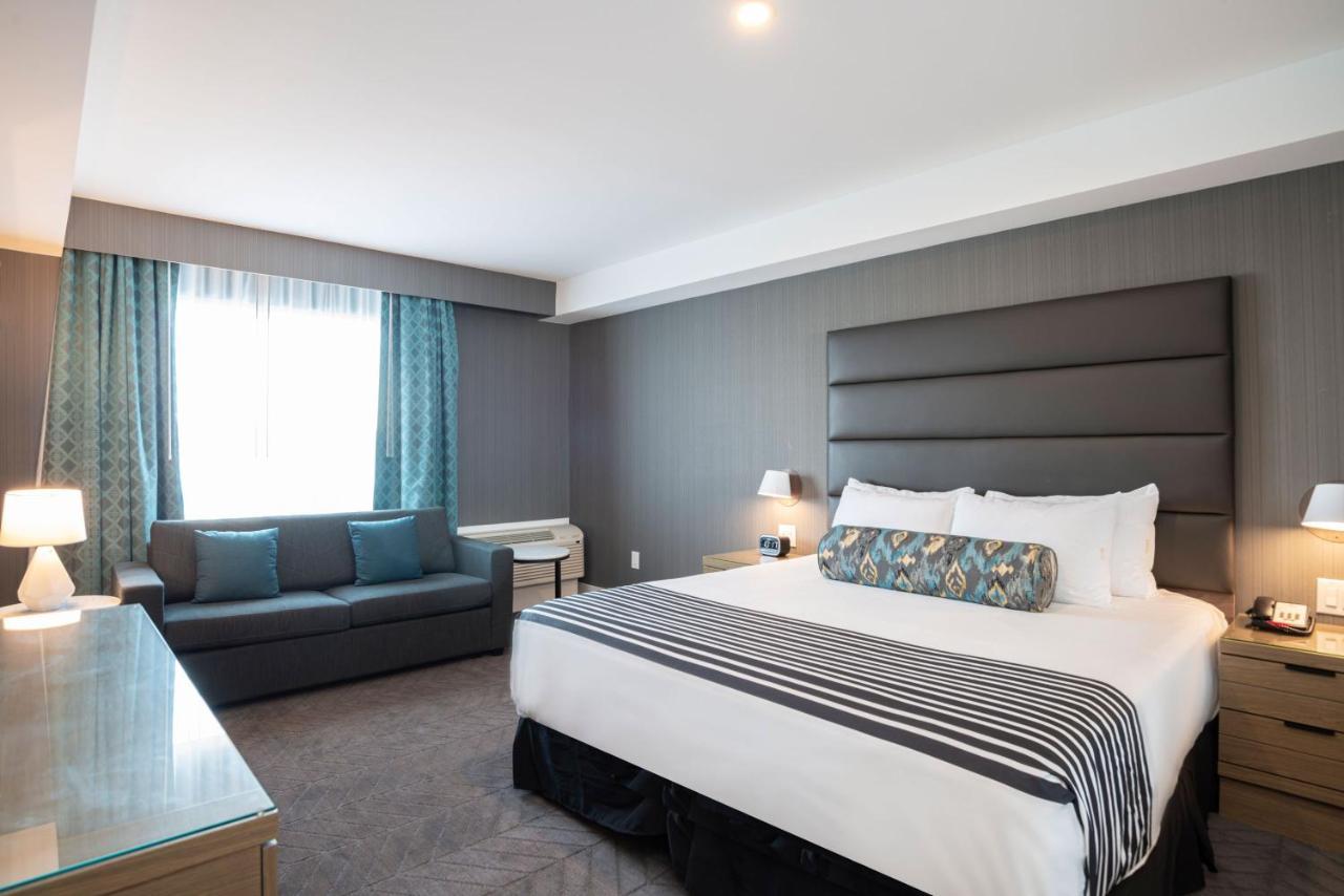 Hotel Sandman Signature Airport 4*
